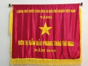 Cờ đơn vị dẫn đầu phong trào thi đua